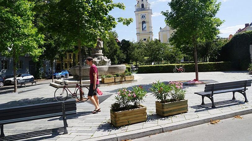 Dürfen die Blumenkübel am Josephsplatz auf Dauer bleiben?