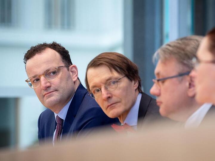 Bundesgesundheitsminister Spahn, der SPD-Politiker Lauterbach und weitere Abgeordnete stellen ihren Vorstoß zur Neuregelung der Organspende vor.