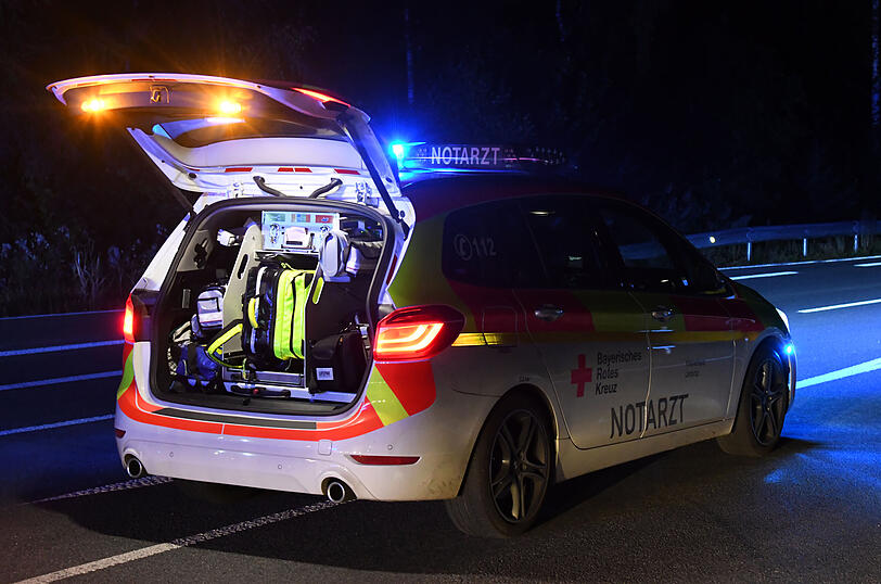 Nach notärztlicher Erstversorgung kamen die beiden Unfallbeteiligten ins Krankenhaus.