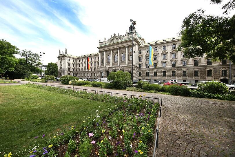 Kein Zweifel, die Schokoladenseite des Justizpalastes.