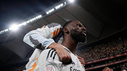 Sorgte für den nächsten Skandal: Real-Verteidiger Antonio Rüdiger bewarf den Schiedsrichter in der Partie gegen den FC Barcelona.