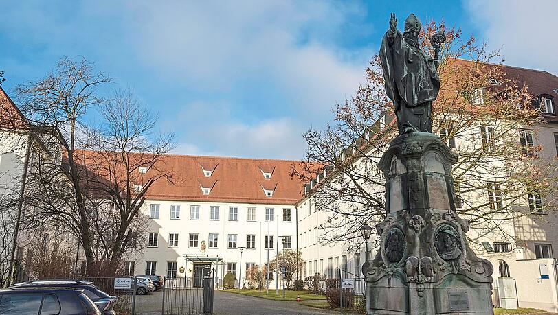 Der Eingang zum Amtsgericht Augsburg: Dort werden sich Jugendschöffen ab September mit einem besonderen Fall beschäftigen. Der Eingang zum Amtsgericht Augsburg: Dort werden sich Jugendschöffen ab September mit einem besonderen Fall beschäftigen.