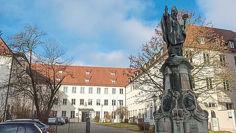 Der Eingang zum Amtsgericht Augsburg: Dort werden sich Jugendsch&ouml;ffen ab September mit einem besonderen Fall besch&auml;ftigen.