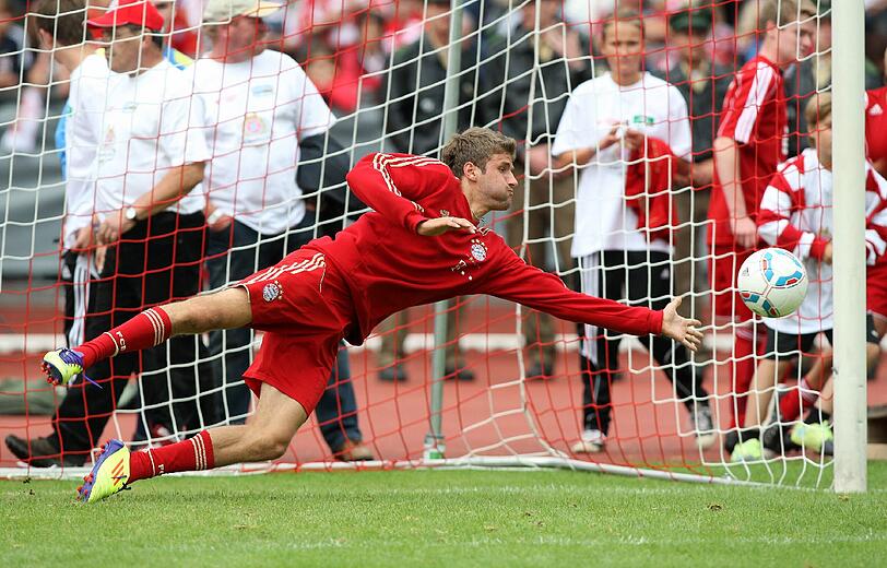 Thomas Müller - er versuchte sich auch als Torhüter. Ob er dabei eine bessere Figur machte als....