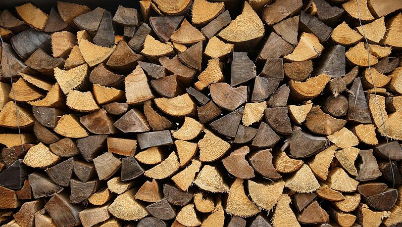 Holz verbessert die Wärmedämmung. Das spart Heizkosten. Holz verbessert die Wärmedämmung. Das spart Heizkosten.