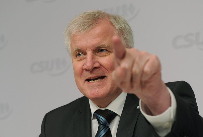 Offenbar will Horst Seehofer jetzt doch gegen die Bundesregierung vorgehen. Ein Klage ist bereits in Vorbereitung.