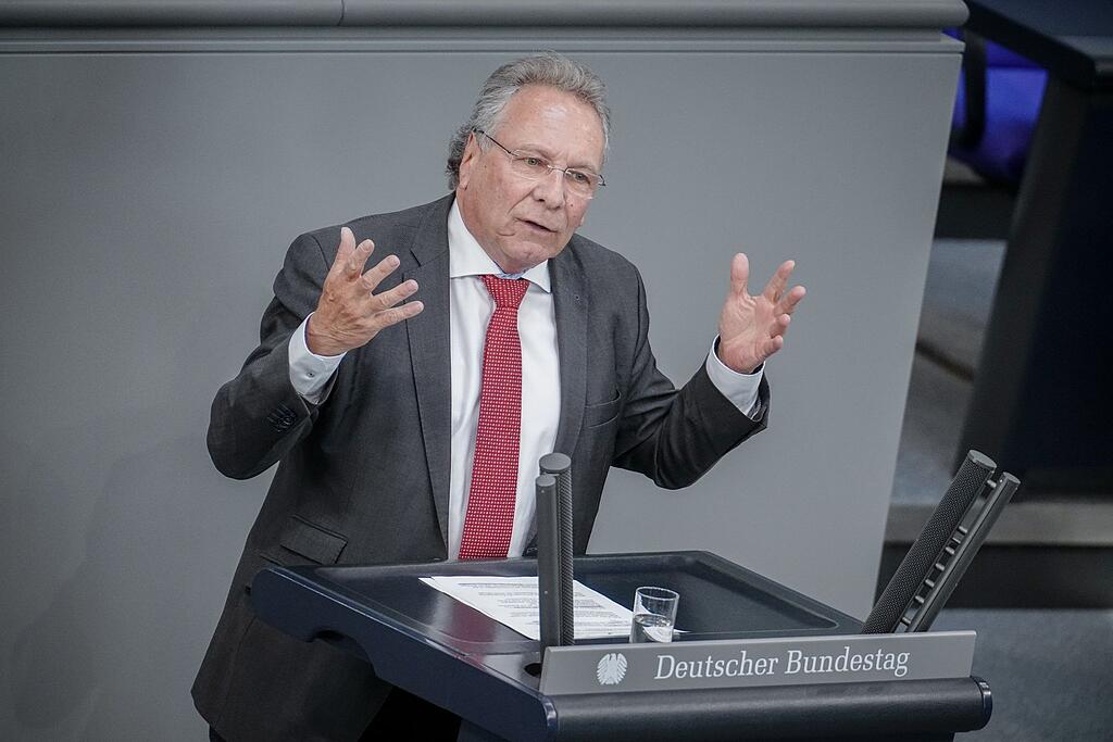 Wagenknecht-Partei – Klaus Ernst ledert in München los: &amp;quot;Renten ...