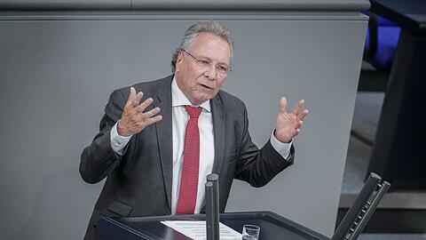 Klaus Ernst buhlt in München um Wähler für die neue Wagenknecht-Partei.