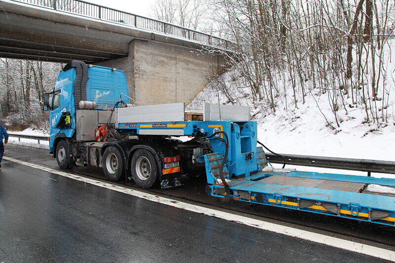 Schwerer Lkw-Unfall auf der A 8 in Richtung Salzburg: Die Bilder