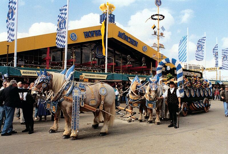 Hofbräuhaus-Festzelt: 9,95 Euro (2013: 9,75 Euro)