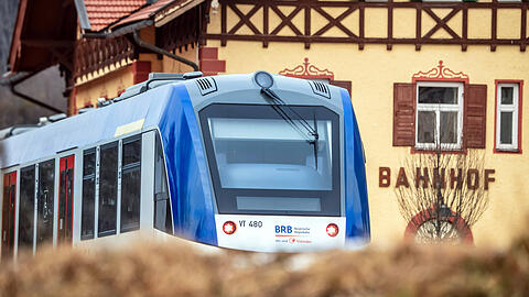 Hier am Bahnhof Tegernsee sind nach dem Seefest bereits letztes Jahr zahlreiche Münchner über Nacht gestrandet.