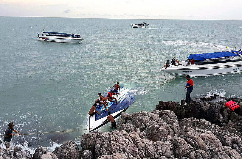 Bei einem Bootsausflug vor Koh Samui sind mindestens drei Touristen gestorben, darunter eine Münchnerin. Die Bilder von der Unglücksstelle.