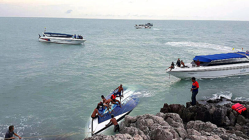 Bei einem Bootsausflug vor Koh Samui sind mindestens drei Touristen gestorben, darunter eine Münchnerin. Die Bilder von der Unglücksstelle. Bei einem Bootsausflug vor Koh Samui sind mindestens drei Touristen gestorben, darunter eine Münchnerin. Die Bilder von der Unglücksstelle.