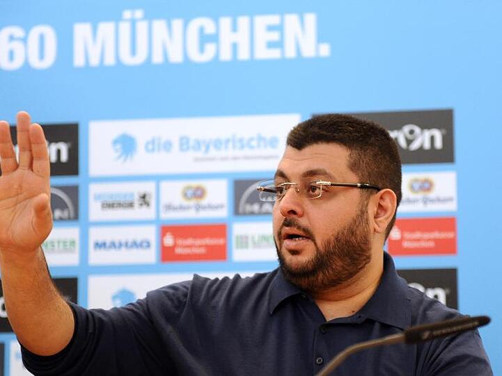 Hasan Ismaik gibt eine Pressekonferenz. Foto: Andreas Gebert/dpa/Archivbild