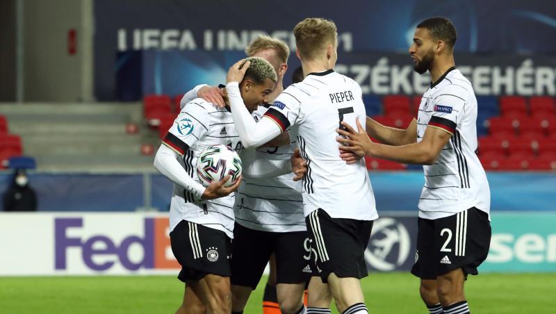 Gefeierter Mann: Lukas Nmecha (l) rettete Deutschlands U21 einen Remis gegen die Niederlande.