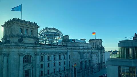 Der Deutsche Bundestag im Gebäude des ehemaligen Reichstags.