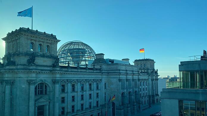 Der Deutsche Bundestag im Gebäude des ehemaligen Reichstags.