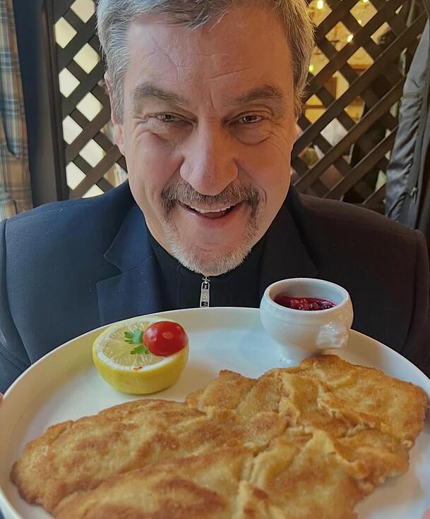 Regierungschef, der auch gerne sein Essen auf Instagram teilt: CSU-Chef Markus Söder. Regierungschef, der auch gerne sein Essen auf Instagram teilt: CSU-Chef Markus Söder.