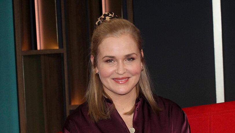 Judith Hoersch zeigt derzeit auch abseits der Kamera Profil: Ihr Debüt-Roman wurde gerade veröffentlicht.