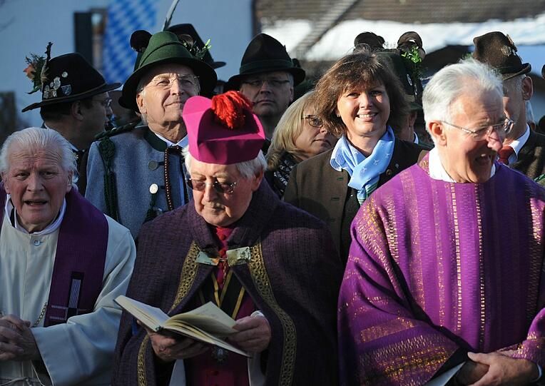 Ilse Aigner und Edmund Stoiber waren auch bei der Gedenkfeier in Waagkirchen.