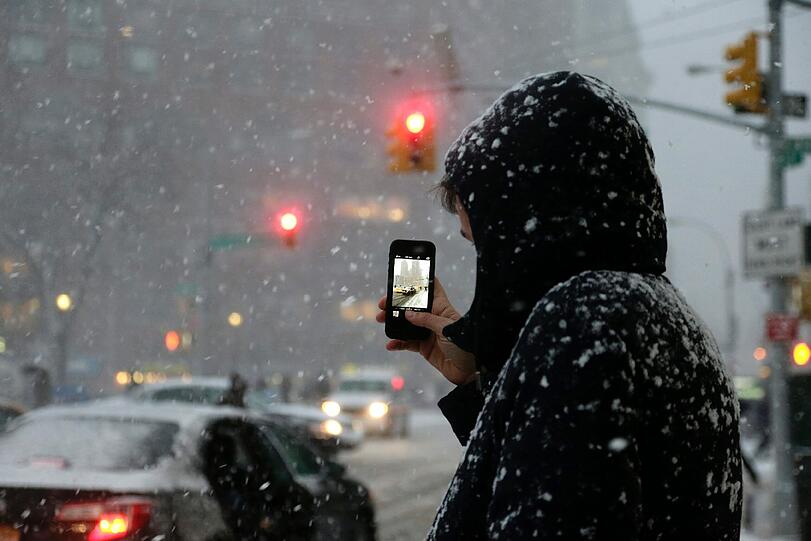 New York in der Kälte-Zange: Blizzard "Juno" hat den Big Apple voll im Griff. Die Bilder vom Schneesturm in der City.