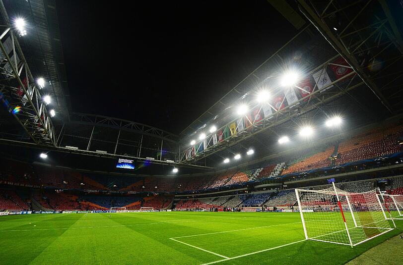 Platz 13 - Amsterdam Arena
Ort: Amsterdam (Niederlande)
Plätze: 53.346
Teams: Ajax Amsterdam
Eröffnung: 14. August 1996