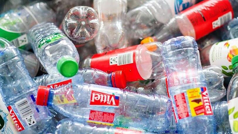 Auf Schulzes Plastikgipfel wurde die Zukunft der Verpackung und Möglichkeiten zur Reduktion von Plastik mit Umweltschutzverbänden, Handelsketten und Lebensmittelherstellern diskutiert. Auf Schulzes Plastikgipfel wurde die Zukunft der Verpackung und Möglichkeiten zur Reduktion von Plastik mit Umweltschutzverbänden, Handelsketten und Lebensmittelherstellern diskutiert.