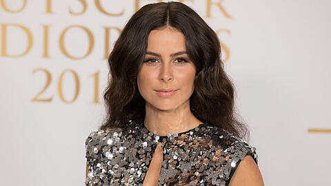 Hommage an Tom Cruise: Lena Meyer-Landrut tanzt in Hotpants.