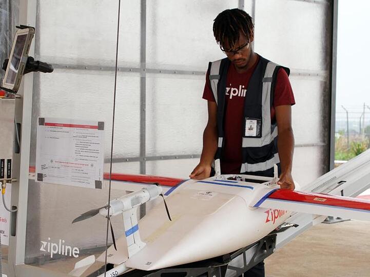 Lieferung von Blutkonserven per Drohne: Ruanda gilt als gefeiertes Beispiel dafür, wie sich die viel beschworene vierte industrielle Revolution positiv auf arme Länder auswirken kann.