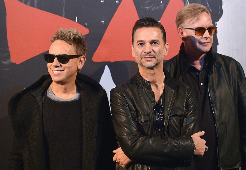 31- Jahre zusammen und immer noch hochexplosiv. Die Band Depeche Mode, die mit ihrem Synthie-Pop die Musik nachhaltig geprägt haben, kommt im Juni nach München. Die Bilder von vergangenen Konzerten und Aktionen.