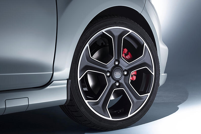 Der Fiesta ST200 rollt serienmäßig auf 17-Zoll-Rädern.