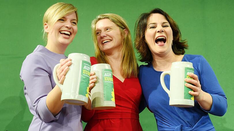 Katharina Schulze (l.), Fraktionsvorsitzende der Grünen im Landtag, Henrike Hahn (M.), bayerische Spitzenkandidatin zur Europawahl von Bündnis 90/Die Grünen und Annalena Baerbock, Grünen-Bundesvorsitzende.