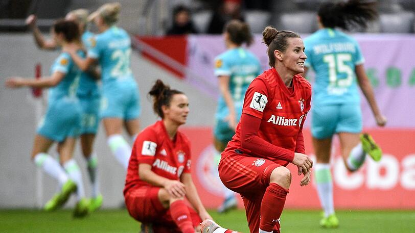 Die Fußballerinnen des FC Bayern verlieren im DFB-Pokal-Achtelfinale gegen den VfL Wolfsburg.