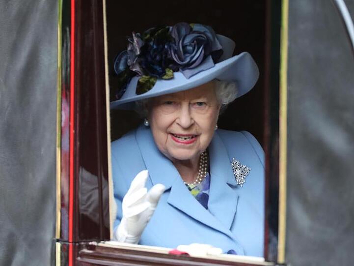 Die britische Königin Elizabeth kam in der Pferdekutsche nach Ascot.