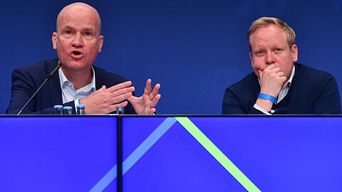 Ralph Brinkhaus (links), Vorsitzender der CDU/CSU-Bundestagsfraktion, und Tilman Kuban, Vorsitzender der Jungen Union (JU), beim Deutschlandtag der Jungen Union.