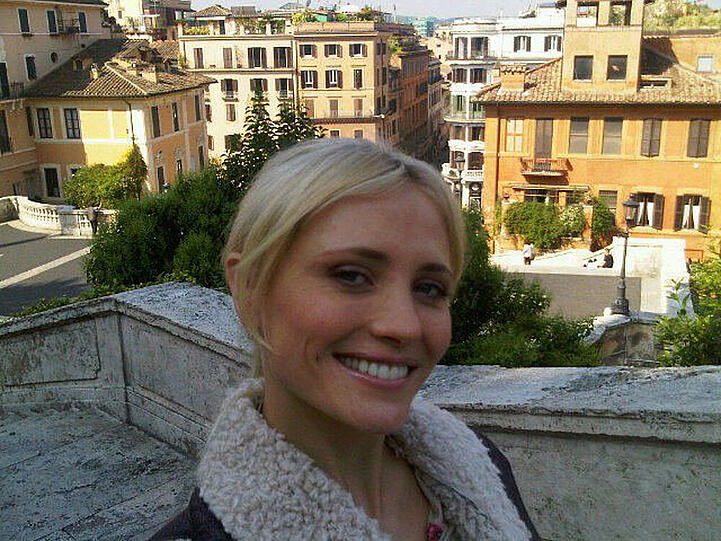 Yfke Sturm im Mai 2011 an der Spanischen Treppe in Rom