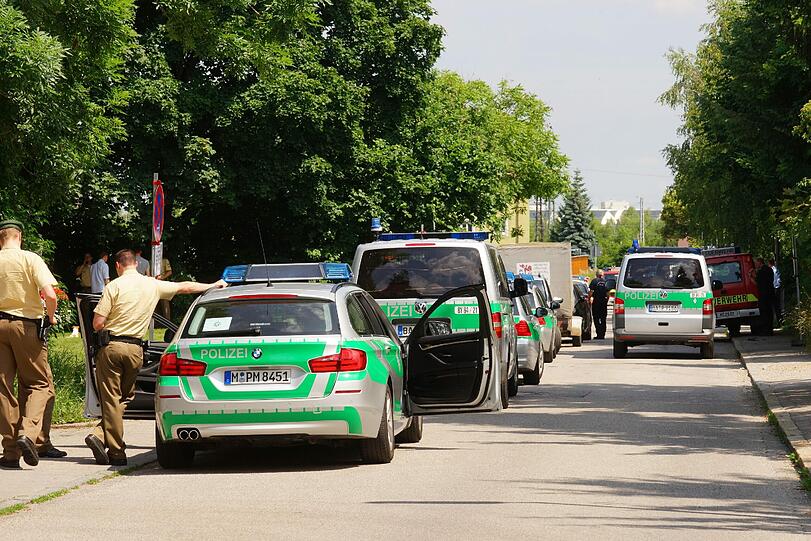 Die Polizie hat einen Sperrgürtel um den Fundort gezogen.