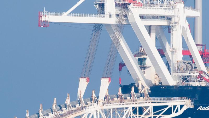Das Spezialschiff "Audacia" verlegt vor Rügen Rohre für die Ostsee-Erdgaspipeline Nord Stream 2. Das Spezialschiff "Audacia" verlegt vor Rügen Rohre für die Ostsee-Erdgaspipeline Nord Stream 2.