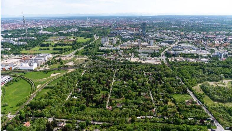 Noch ist der Eggarten in der Lerchenau eine (verlassene) Grünoase. Noch ist der Eggarten in der Lerchenau eine (verlassene) Grünoase.