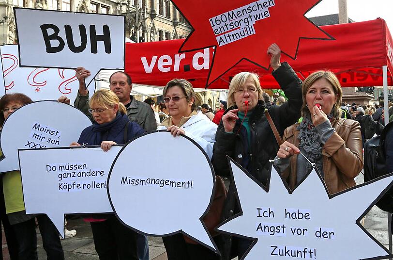 Auf dem Marienplatz: Einzelhandels-Angestellte solidarisieren sich mit den XXXLutz-Mitarbeitern.
