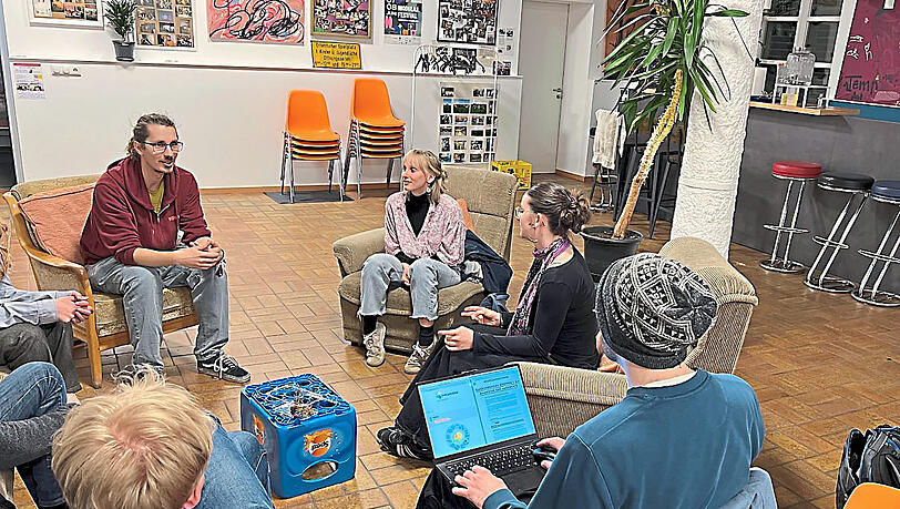 In Augsburg treffen sich jeden Dienstag Klimaaktivisten zu einem Plenum, um dort künftige Aktionen zu besprechen. In Augsburg treffen sich jeden Dienstag Klimaaktivisten zu einem Plenum, um dort künftige Aktionen zu besprechen.