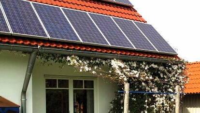 Eine Photovoltaikanlage auf dem Dach lohnt sich. Eine Photovoltaikanlage auf dem Dach lohnt sich.