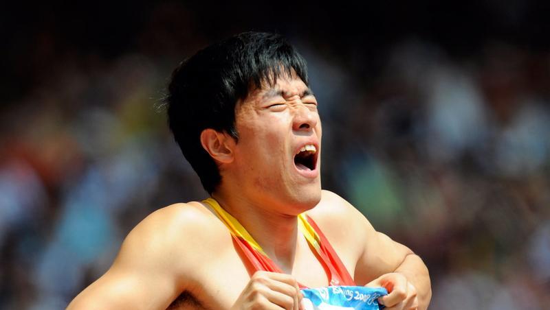 Der chinesische Hürden-Volksheld Liu Xiang ist einer der großen Pechvögel in der olympischen Historie. Wie 2008 in Peking kam für ihn auch in London das Ende sehr schnell. Diesmal stürzte der ehemalige Weltrekordler an der ersten Hürde. Der chinesische Hürden-Volksheld Liu Xiang ist einer der großen Pechvögel in der olympischen Historie. Wie 2008 in Peking kam für ihn auch in London das Ende sehr schnell. Diesmal stürzte der ehemalige Weltrekordler an der ersten Hürde.