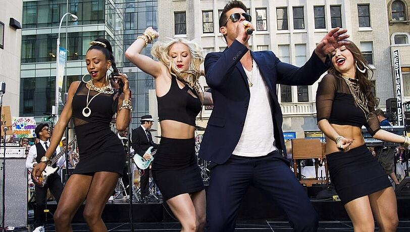 Robin Thicke performt seinen Song in New York Robin Thicke performt seinen Song in New York