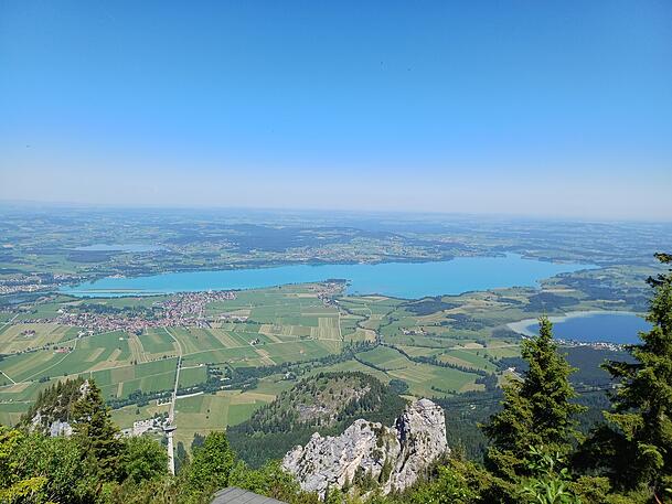 Wer auf dem Tegelberg heiratet, hat eine malerische Aussicht aufs Tal.
