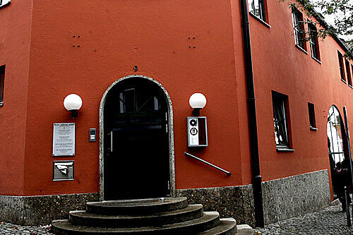 Vor der Bar &bdquo;Rossini&ldquo; in Dachau wurden zwei 19-Jährige am Wochenende von vier Jugendlichen zusammengeschlagen.