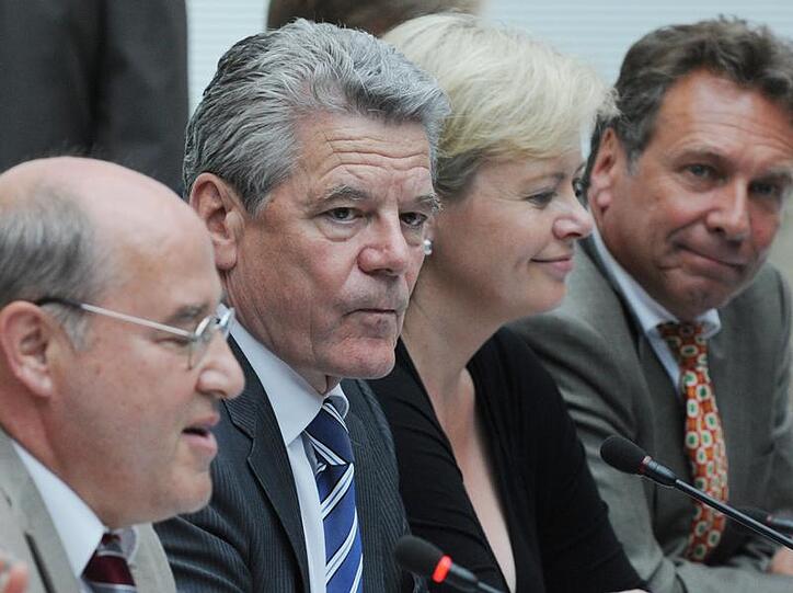 Joachim Gauck (2.v.l.) im Kreise der Linken-Spitze.