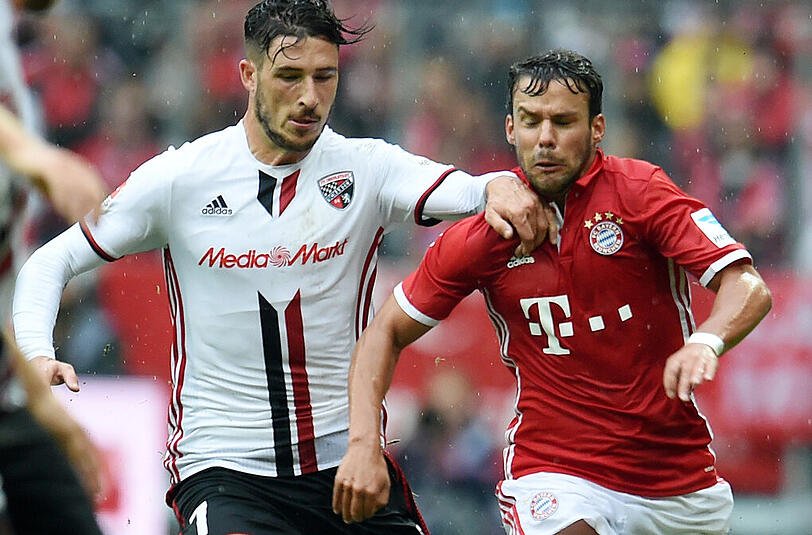 Juan Bernat: Note 3. Für den erkrankten Alaba (Magen-Darm-Virus) auf der Linksverteidiger-Position. Hatte es einfacher als rechts Rafinha, weil Ribéry kaum Bälle verlor. In der Defensive gebunden, kurbelte das Spiel nach vorne mit an. Fleißig. Wichtig.