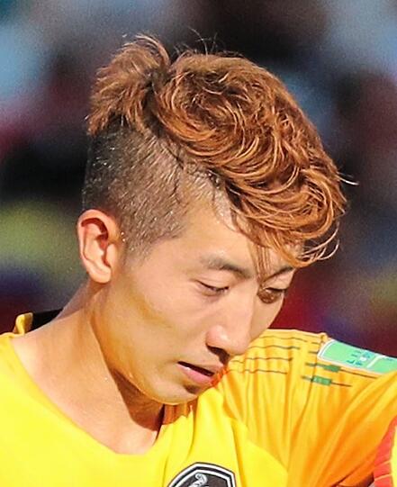 Orangenes Wirrwarr: Südkoreas Torhüter Hyeo-Nuh Jo.
