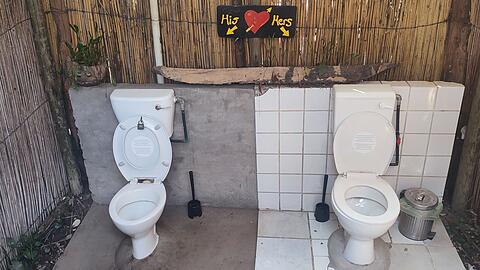 Im Ngepi-Camp in Namibia gibt es viele kuriose Toiletten, zur Freude der Touristen. (Archivbild)